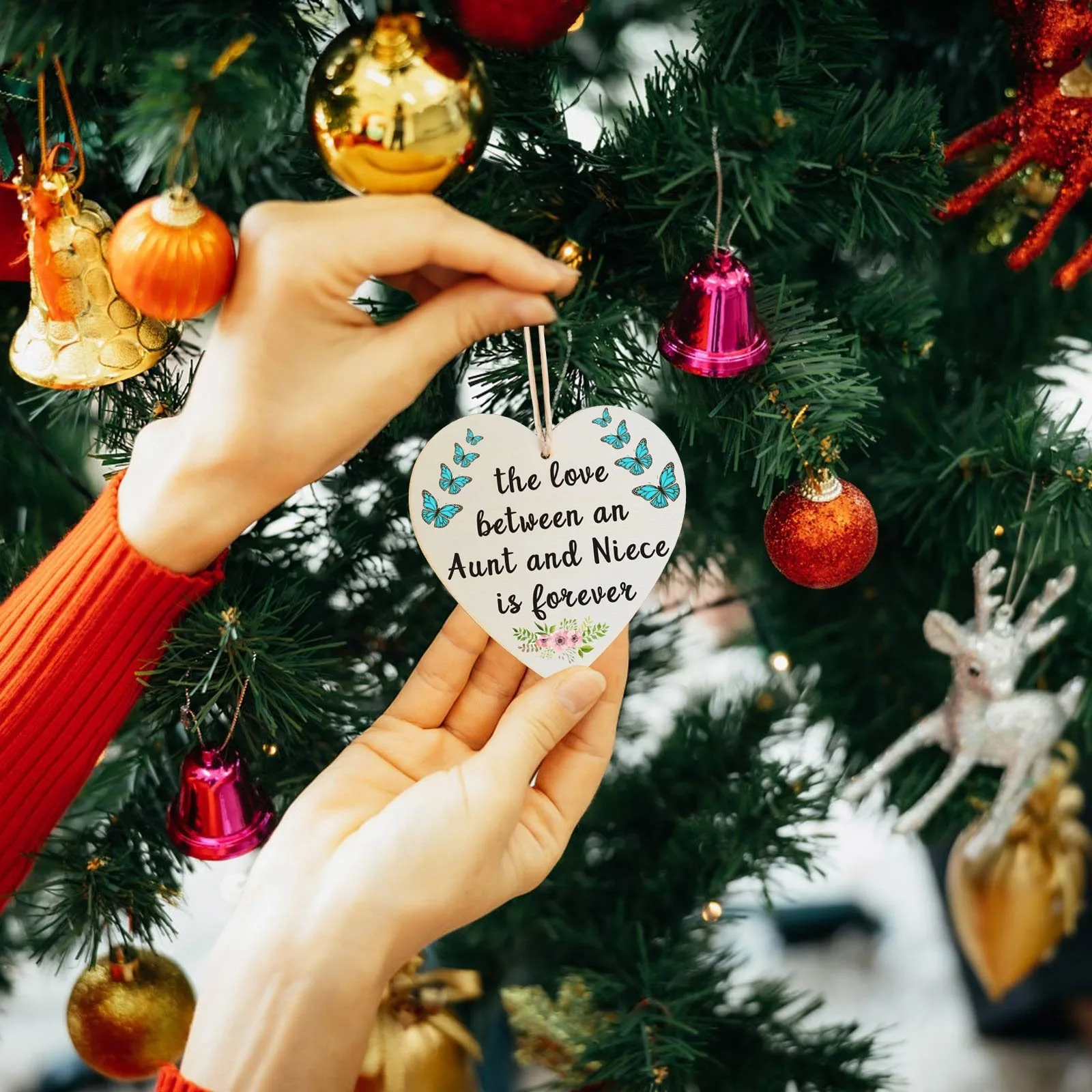 Кулон в виде елки с надписью Тетя