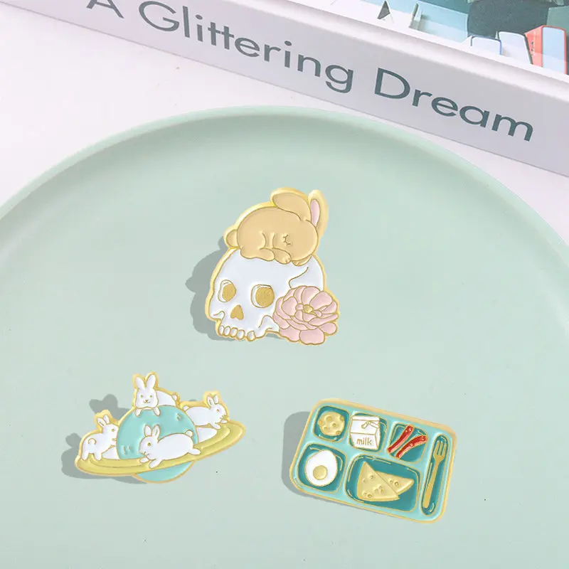 

10 шт./лот эмалевые булавки для тарелок на завтрак милый кролик спутник череп брошь на лацкан значок Сумка Мультяшные ювелирные изделия