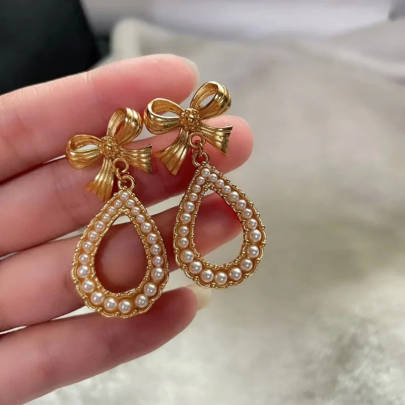 

Женские серьги-гвоздики с искусственным жемчугом и бантом