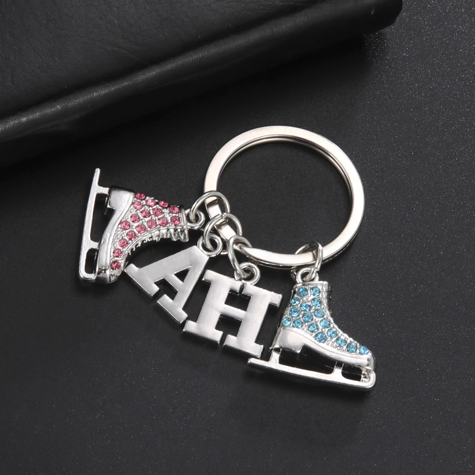 

Ice Skate Shoe Keychain Luxury Initial 26 Alphabet Zircon Crystal Personalized Original Custom Gift For Woman Man Key Ring