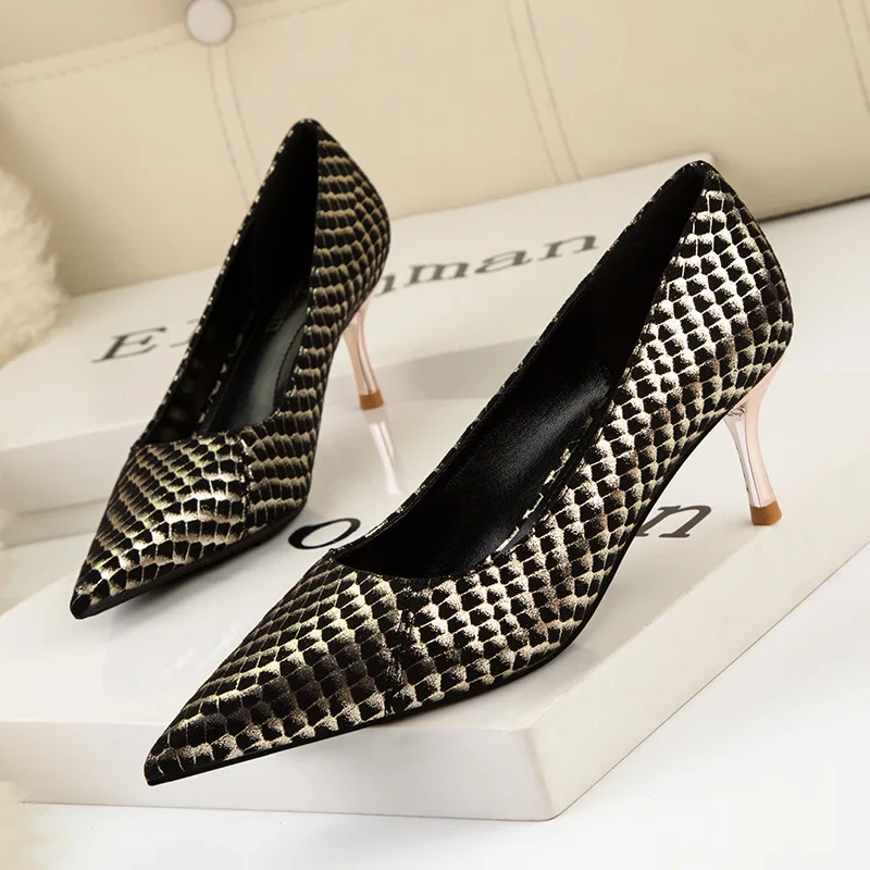 

Women's shoes Korean style fashion and delicate thin heel high-heeled shallow mouth pointy embossed suede sexy nightclub singles