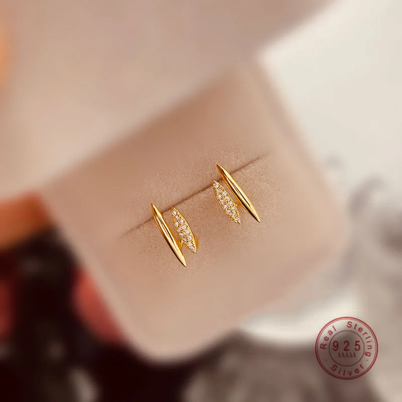 

Женские двухслойные серьги-гвоздики из серебра 925 пробы