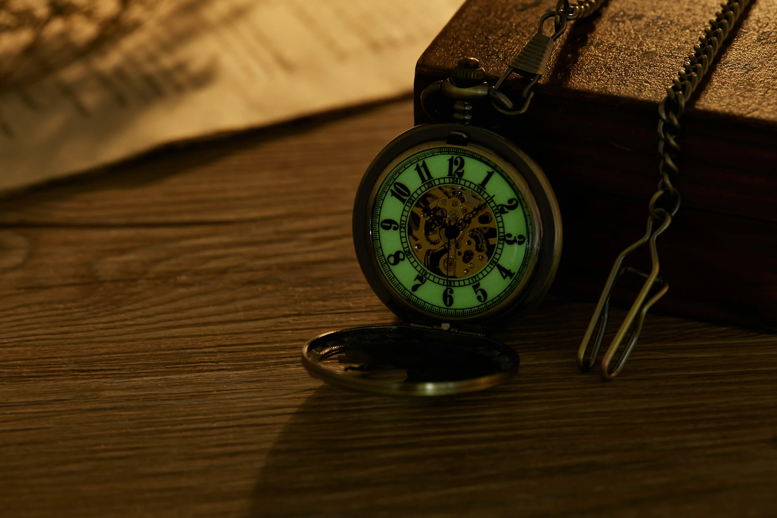 Retro Mechanical Pocket Wristwatch Steampunk Skeleton Hand-Wind Watch Wolf Hollow Mechanical Pocket Watch Deer Horse Fob Chain