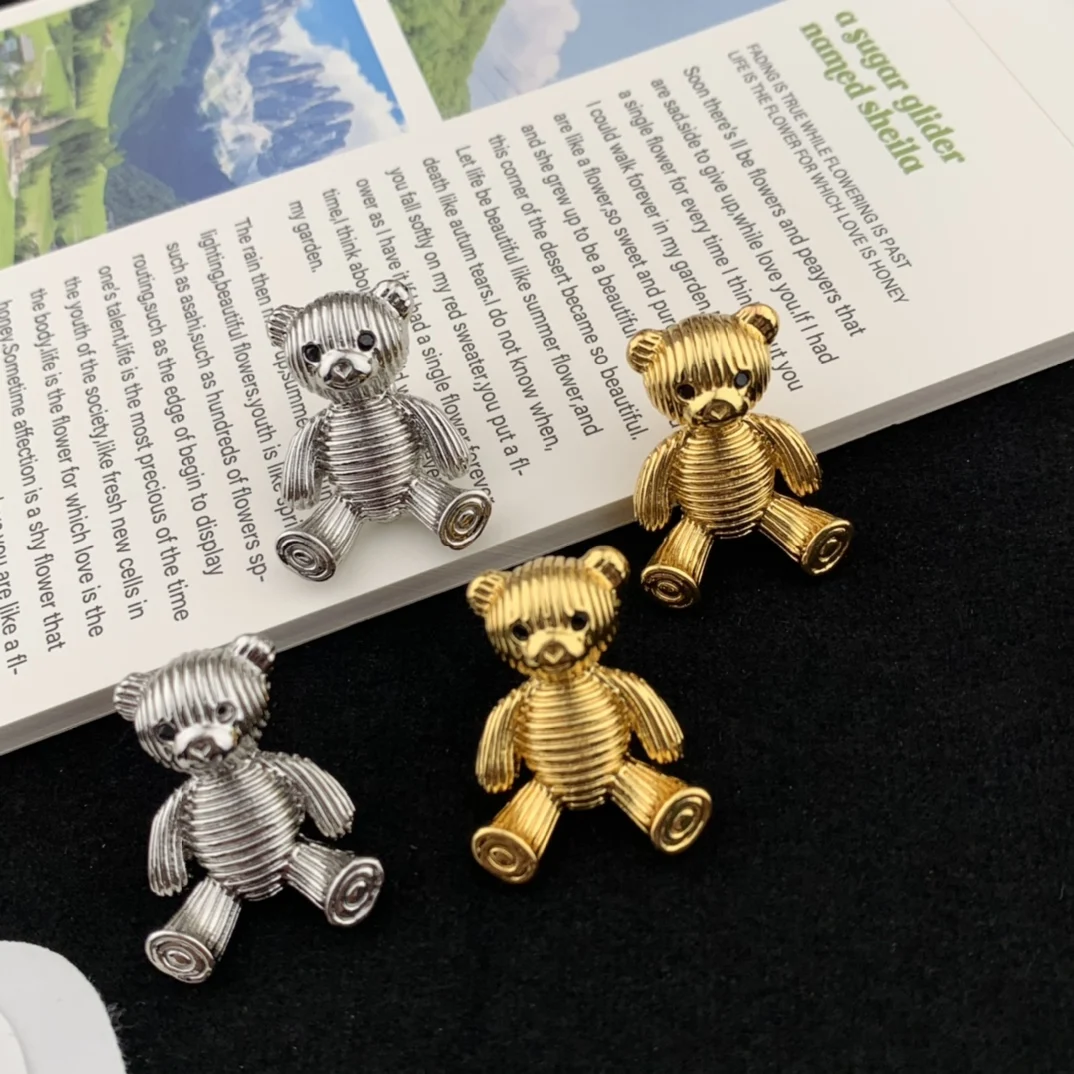 

Индивидуальные модные милые серьги с медведем