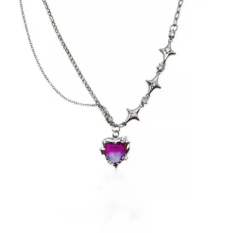 Женское колье с подвеской в виде сердца кристаллами