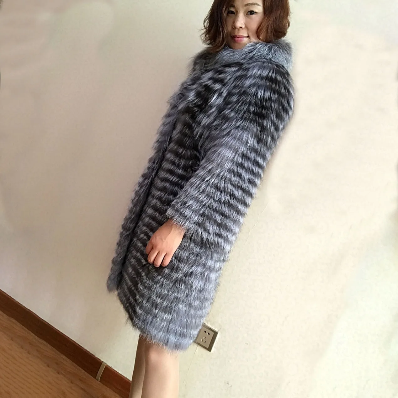 Женское пальто из натурального лисьего меха