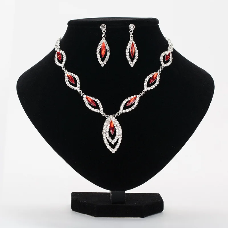 

New Crystal Necklace Accessories Europe and America Fashion Shining Rhinestone Fine Beauty Necklace Earring Set Wholesale