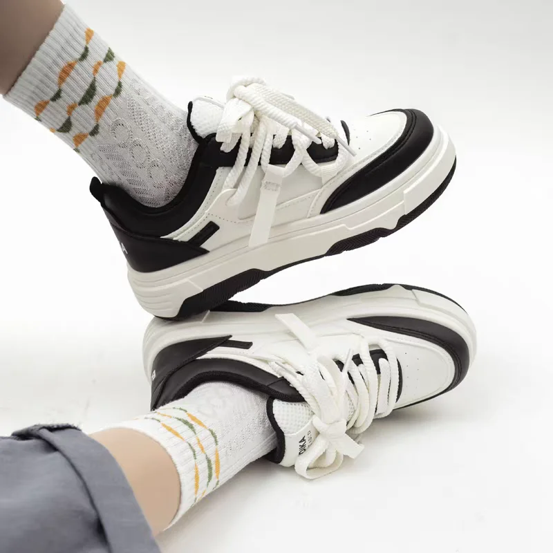 Кроссовки женские кожаные на плоской подошве небольшие повседневные беговые