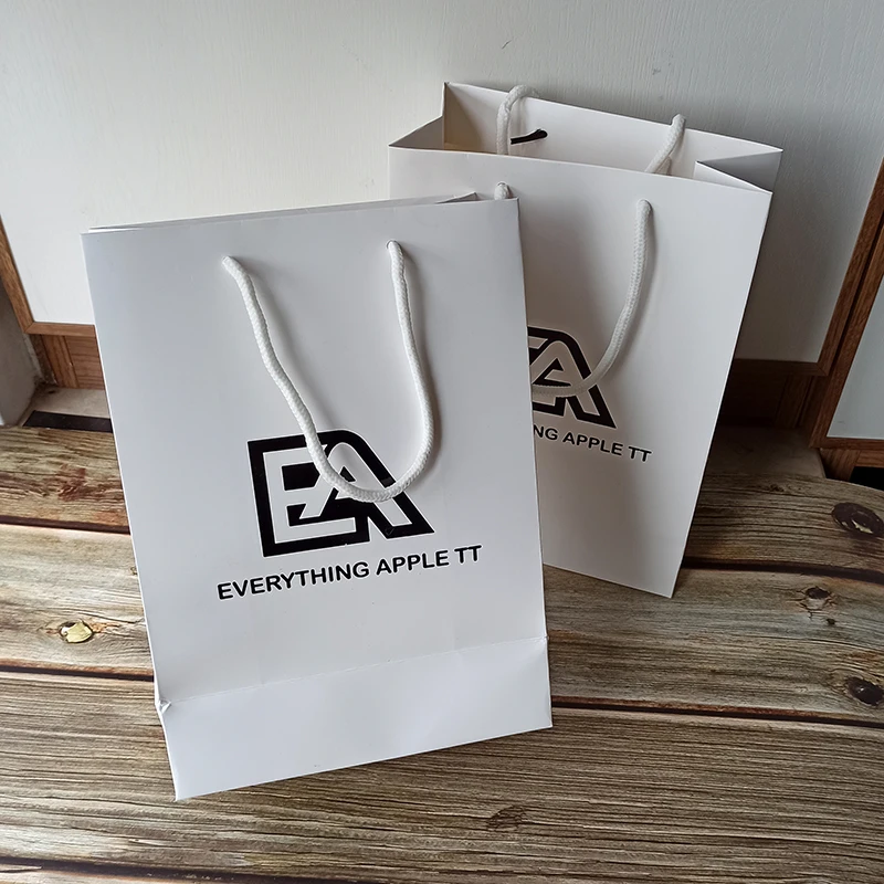 

100Pcs 28x20x10cm White Paper Gift Bag With Handle Custom Recycle Bag OEM/ODM Small Gift Wrapping Bag With Your Company Printing