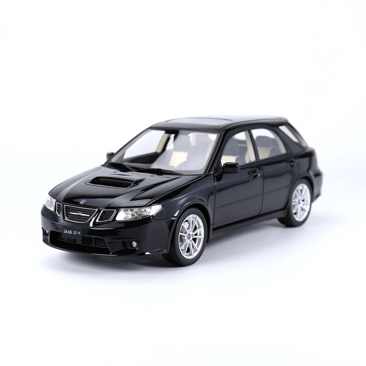 Фото 1-18 Saab 9-2X Модель из аэрозольной смолы RadScale №4