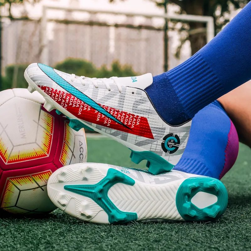 Hot Sale Men's Football Boots White Fashion Printed Soccer Cleats for Men Women Low-cut TF Football Sneakers chaussures de foot