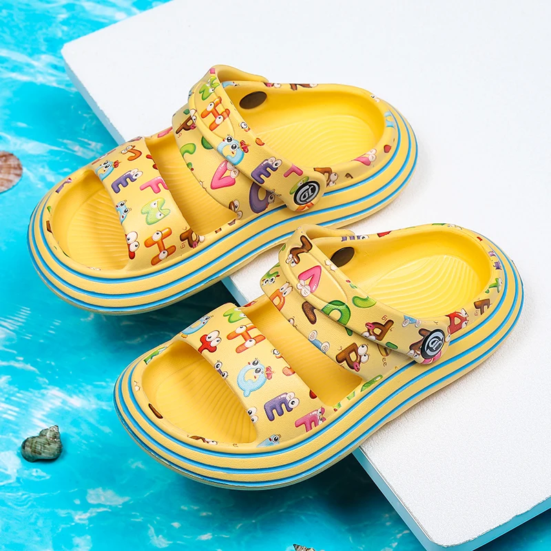 Dongdong Shoes for Children's Summer Outwear Cartoon Anti slip Broken Sandals for Boys and Girls Beach Slippers