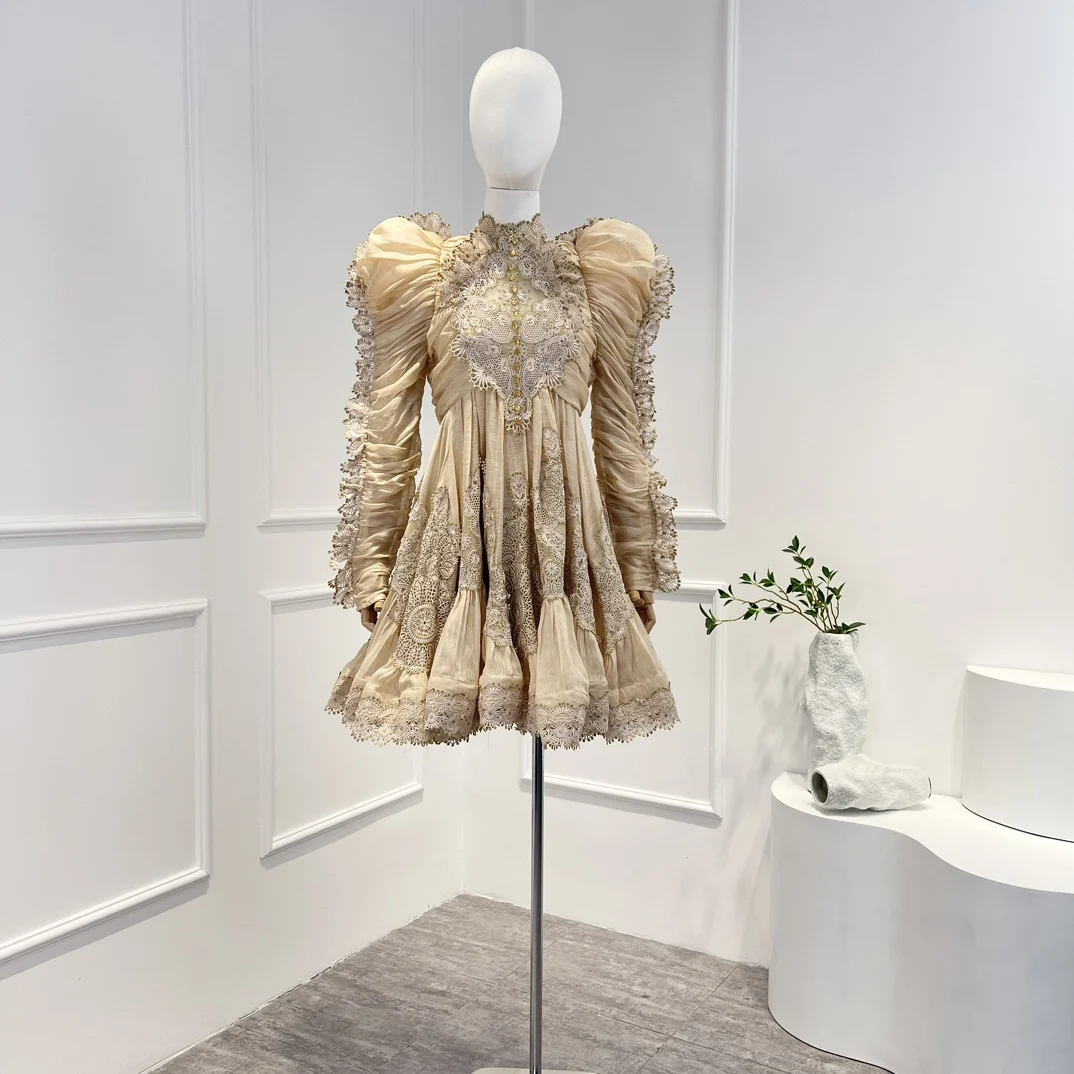 

Мини-Платье бежевое/бордовое с длинными рукавами-фонариками