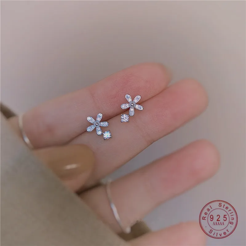

Женские серьги-гвоздики из серебра 925 пробы, с кристаллами