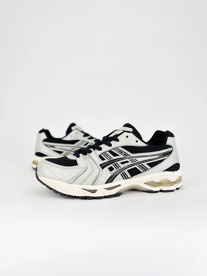 кроссовки ASICS