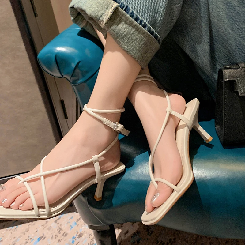 

Vierkante Teen Hoge Hakken Sandalen Vrouwen Peep Toe Back Strap Cross Tie Gladiator Sandaal Smalle Band Sandalen Voor Vrouwen