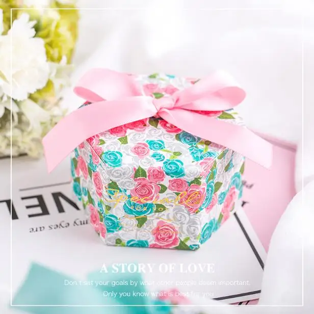 

50pcs Creative Hexagonal Flower Wedding Favors Candy Boxes Party Supplies Gift Box Chocolate Boxes