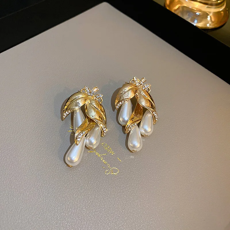 

Minar Personality Sparkly Rhinestone Leaves Earring for Women Gold Color Metal Simulated Pearl Leaf Drop Earrings Party Jewelry
