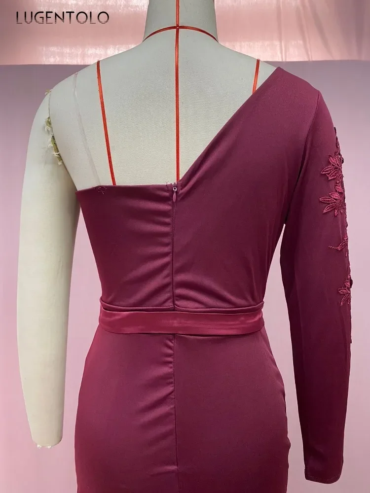 Женское пикантное платье облегающее коктейльное на одно плечо с аппликацией