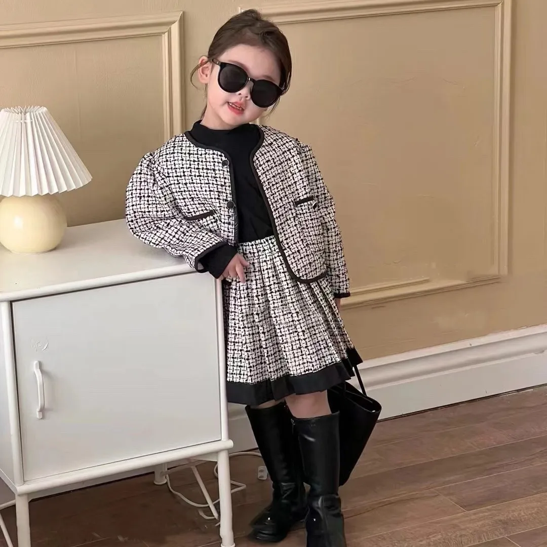

2-8 years Fashion Kids Girls Clothes Set Spring Autumn Children Princess Coat Outwear+Skirt Vintage Clothes 2pcs Sweet Suit