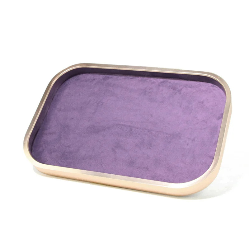 

Фиолетовый бархатный поднос для украшений