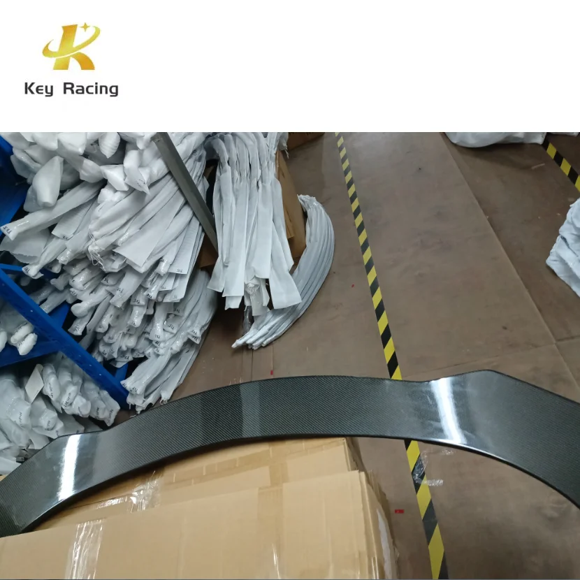 Гравировальная накладка на бампер автомобиля из углеродного волокна