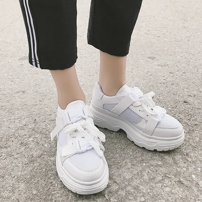 Summer Student Mesh Breathable and Comfortable Thick Bottom Solid Color Lace-Up Ladies Casual Sports Shoes Running Shoes.