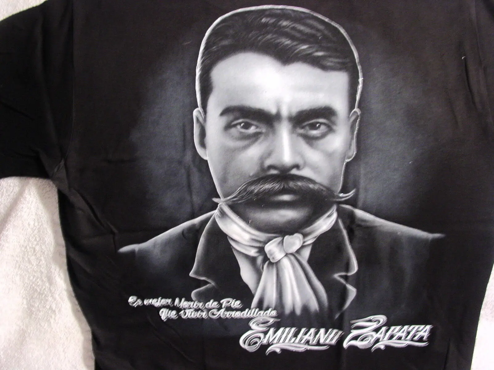 ФУТБОЛКА EMILIANO ZAPATA ES MEJOR MORIR DE PIE QUE VIVIR ARRODILLADO MEXICO