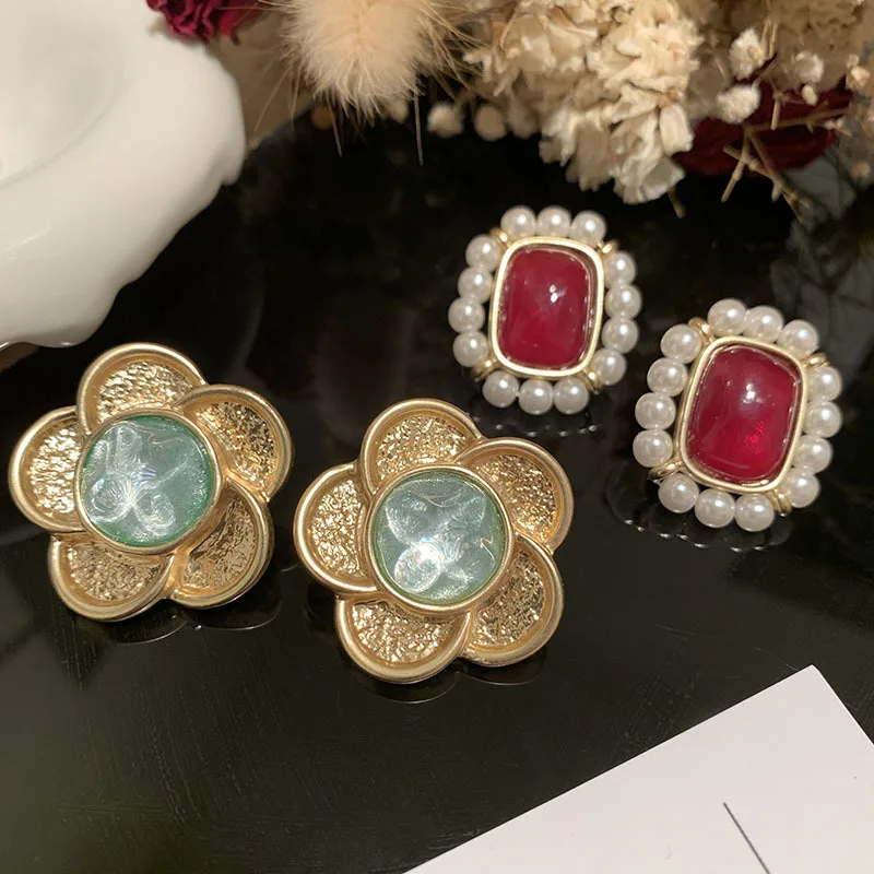 

Medieval style glazed flower earrings sweet, transparent and fresh glazed matte frosted gold flower square pearl earrings