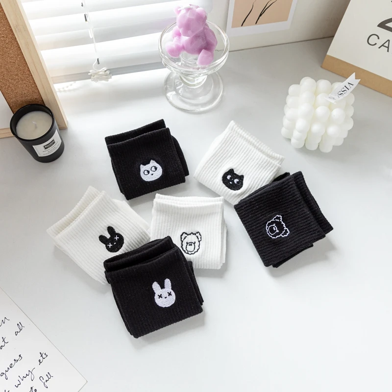 Летние новые носки с черным медведем женские белые длинные вышивкой мультяшным