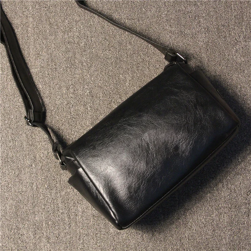 

2022 New Fashion Men's Simple Shoulder Bag Casual Fashion Street Sports Men's Crossbody Locomotive Bag