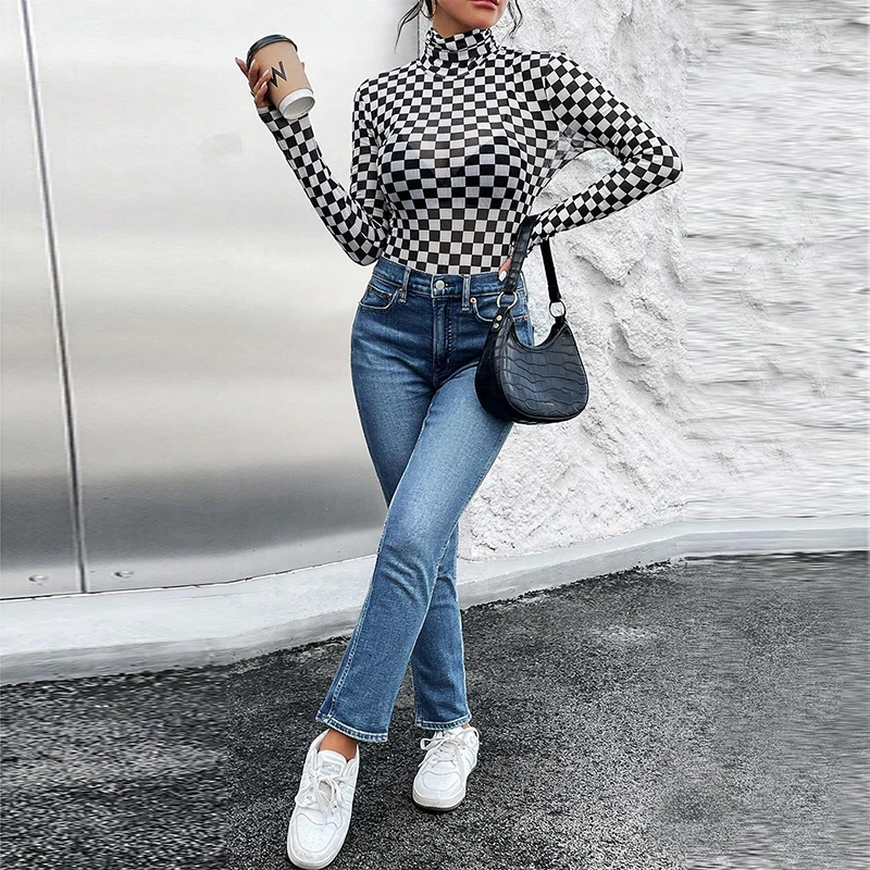 Боди женское в клетку с длинным рукавом и воротником-хомутом