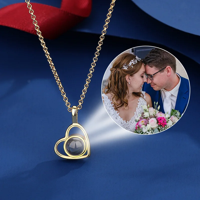 

Personalized customized projection photo necklace love pendant for men and women Christmas Valentine's Day commemorative gifts