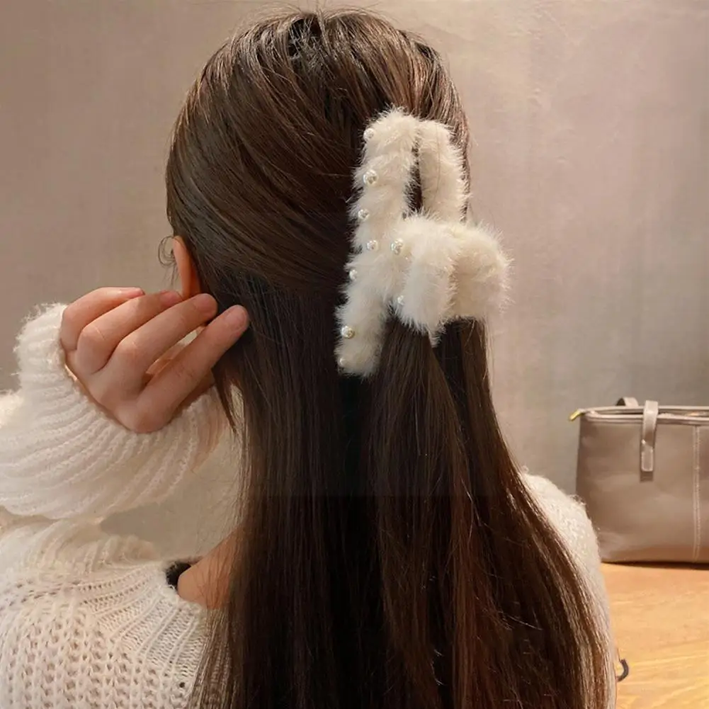 

Plush Hair Clip With Pearl Decor Shark Clip Fashion Temperament Hair Accessories Winter Warm For Party Wedding Decoration F0j0