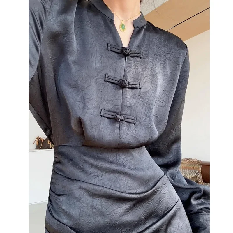 Женское приталенное платье с V-образным вырезом в китайском стиле