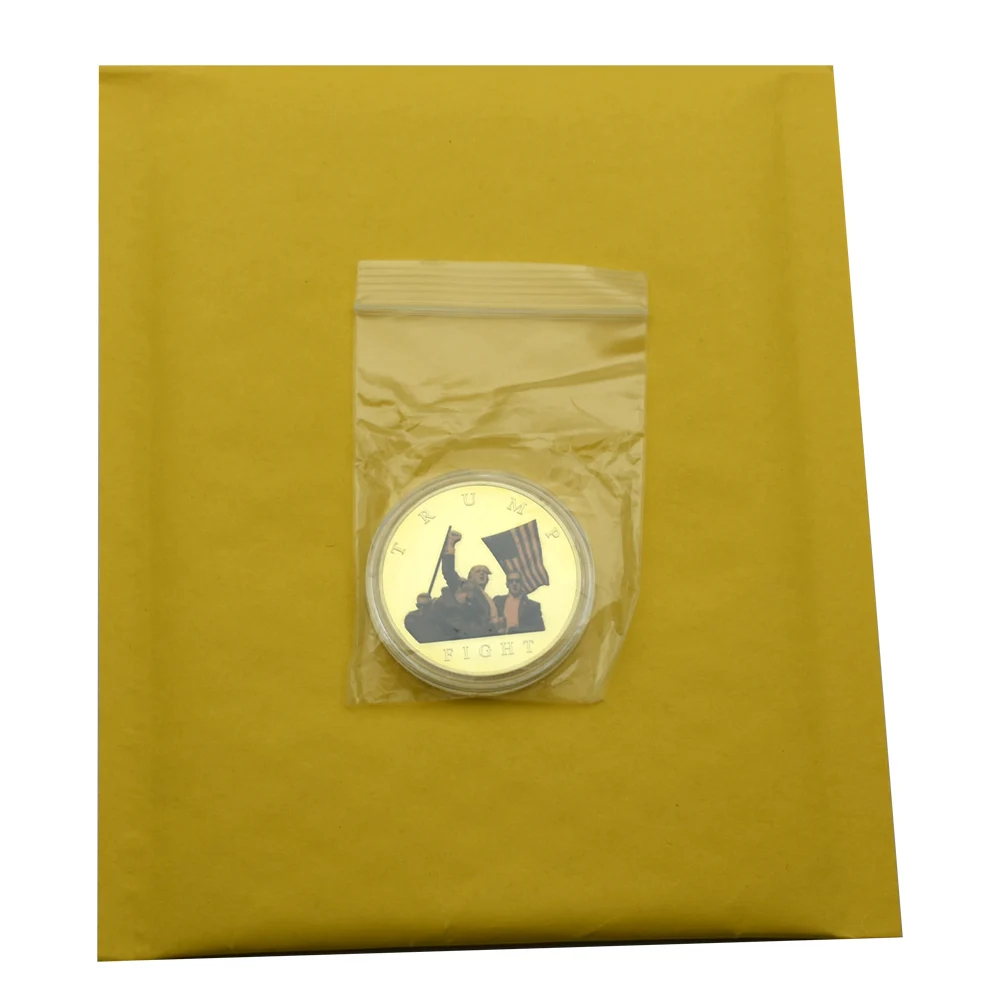 Позолоченная монета с изображением Дональда Трампа