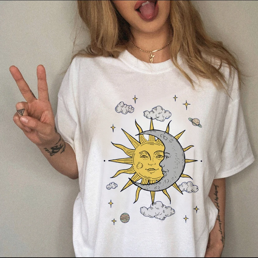 

Женский топ, модная футболка с принтом Солнца и Луны, новая стильная трендовая одежда, повседневная Летняя женская одежда, футболка с коротким рукавом и графическим принтом