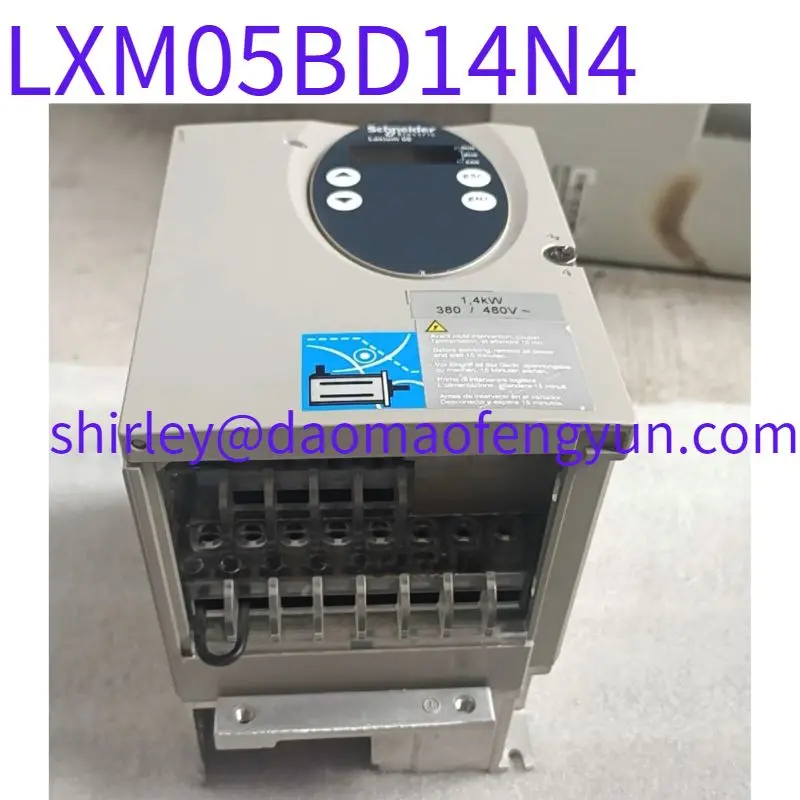 Бывший в употреблении сервопривод LXM05BD14N4 1.4KW Быстрая доставка
