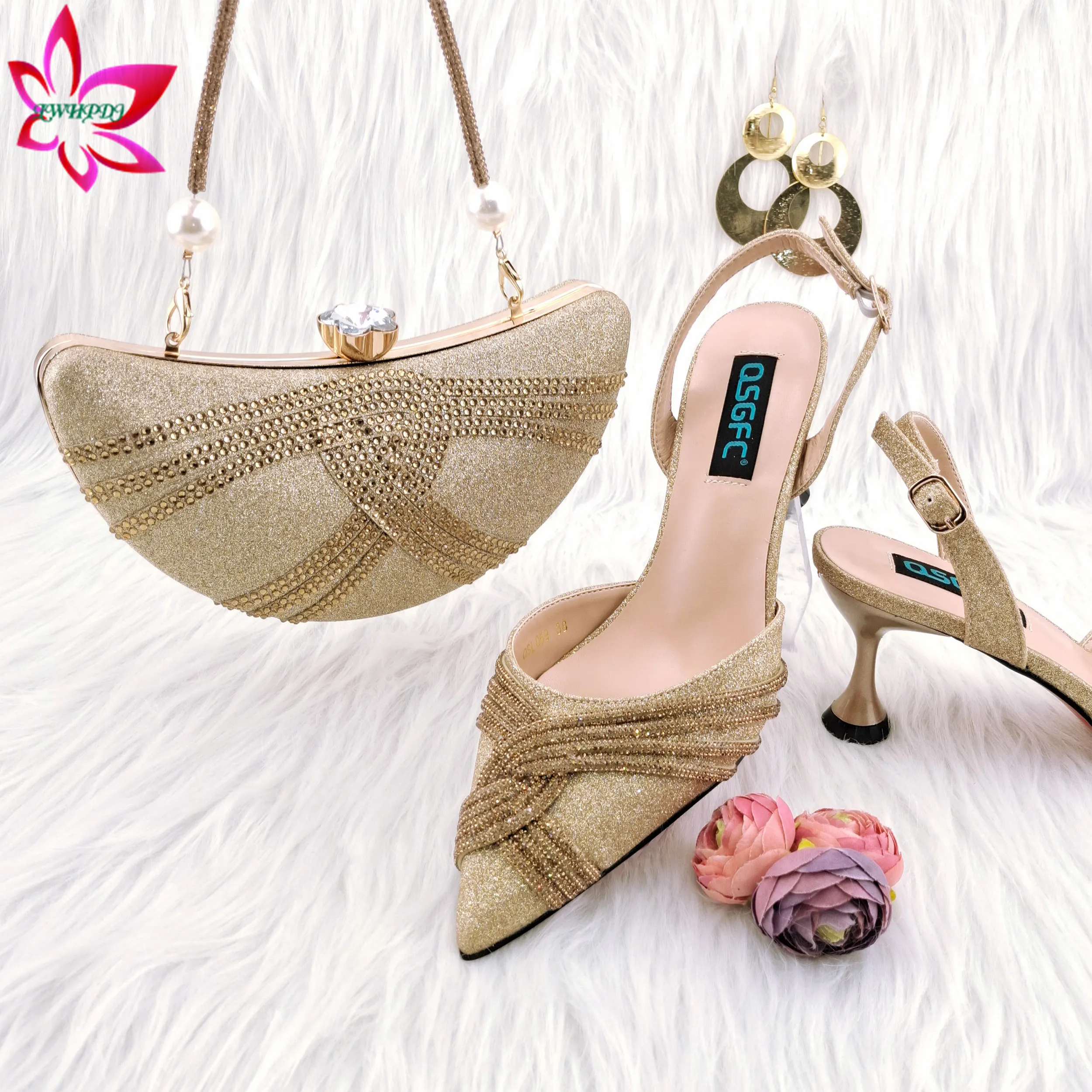 

Sweet Women Shoes and Bag Set in Golden Color High Quality New Coming Hot Sale Christmas Party Pumps with Shinning Crystal