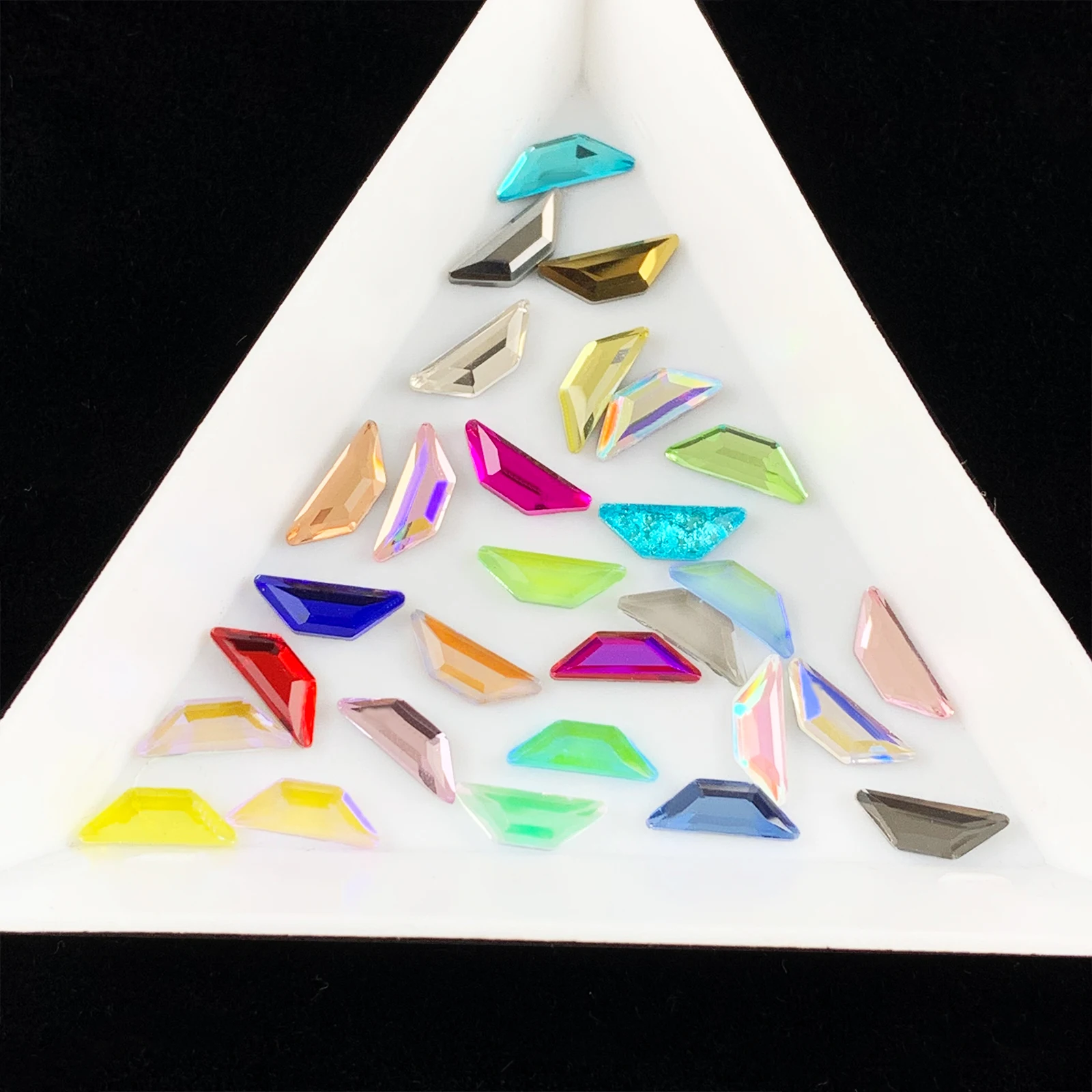 Купи 4*8 Boat Shaped Nail Art Rhinestone Flat-bottom Crystal Stone 100 pieces 33 ColorS DIY for 3D Nail Ornaments за 449 рублей в магазине AliExpress
