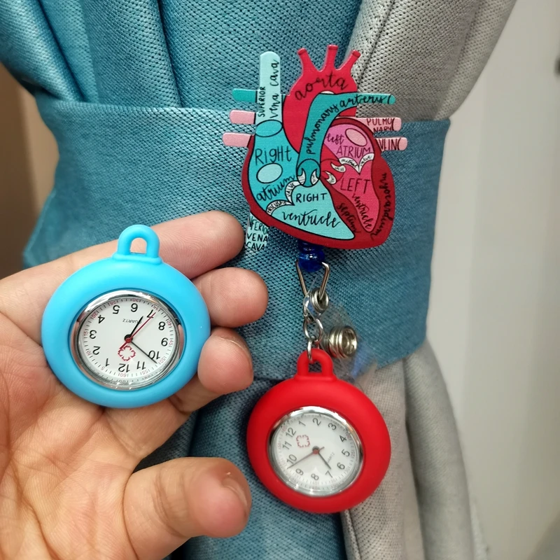 Акриловые часы-бейджи с анатомической схемой сердца