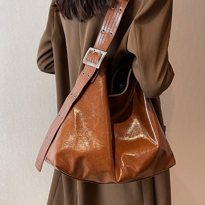 

PU Leather Large Capacity Crossbody Bags For Women Latest Style Simple Shoulder Bags Popular Retro Luxury Designer Tote Bag