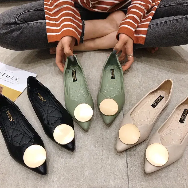 Женские туфли на плоской подошве черные повседневные кожаные с острым носком