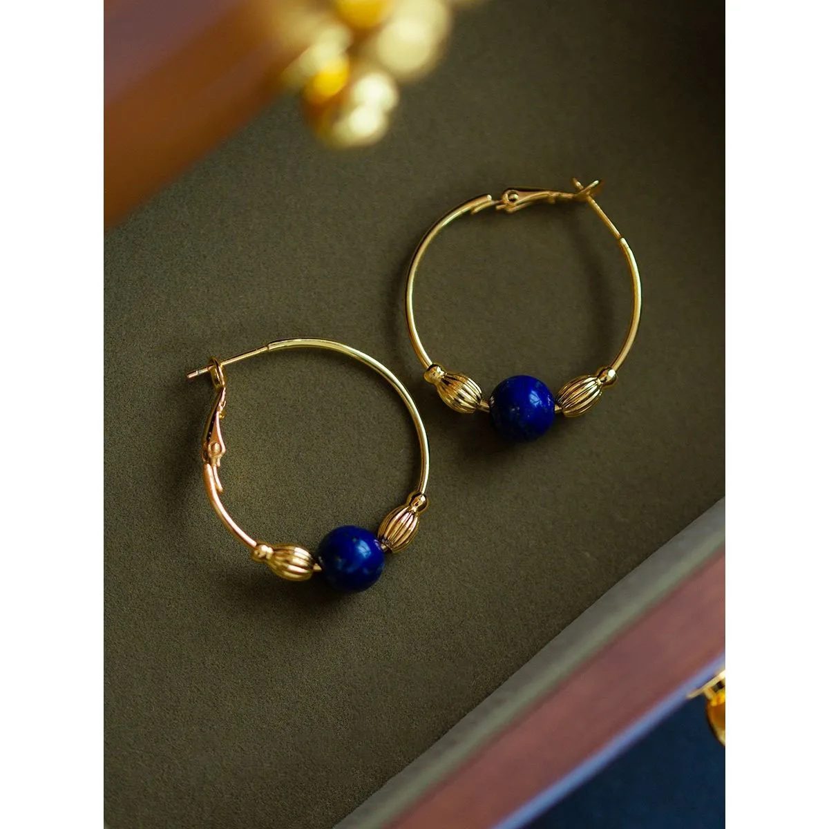 

2022 new fashion trend "Nutmeg" imitation lapis lazuli retro high-end earrings