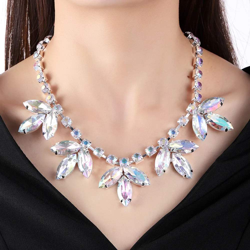 

Gorgeous Rhinestone Chain Acrylic Large Leaf Pendant Choker Necklace Jewelry for Women Crystal Geometric Choker Collar Necklace