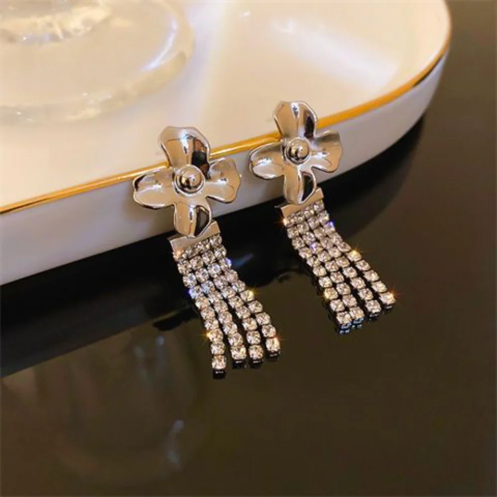 

Diamond Long Floral Tassel Drop Earrings for Women Simple Flash Silver Color Earrings Bride Drop Party Jewelry Beautiful Gifts
