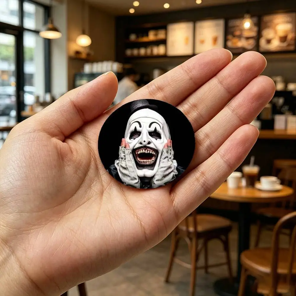 Фото Броши и значки Art the Clown из фильма ужасов T-Terrifier (25 мм, 32 мм, 44 мм, 58 мм, 75 мм) для аксессуаров и подарков №5