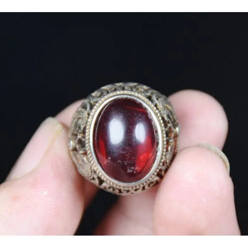 

Кольцо с полым цветком из красного драгоценного камня 3 см