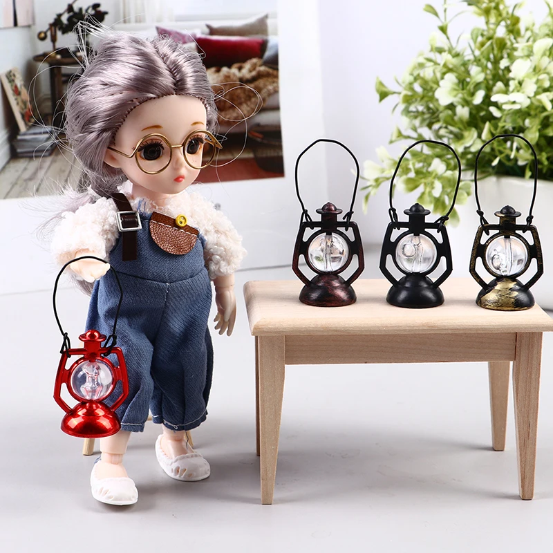 

1:12 миниатюрная Ретро винтажная керосиновая лампа для кукольного домика, лампа-фонарь с масляной лампой с ручкой, Декор, семейная мебель