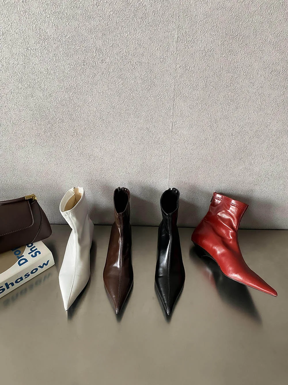 Женские ботильоны на танкетке черные белые Красные эластичные ботинки среднем